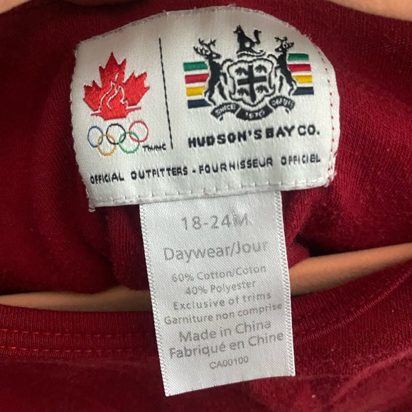 Team Canada Onesie - Hudson’s Bay - Picture 4 of 4